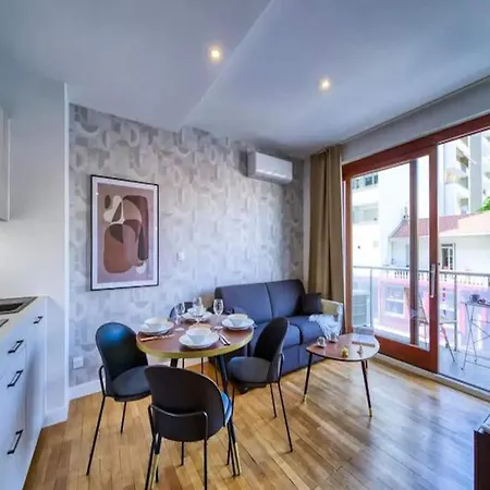 Апартаменти For 4 People Гренобль